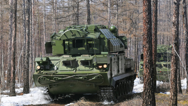 俄軍投入重型裝備 擊落烏克蘭TB-2無人機7架 (圖1) 俄軍投入重型裝備 擊落烏克蘭TB-2無人機7架 (圖1)