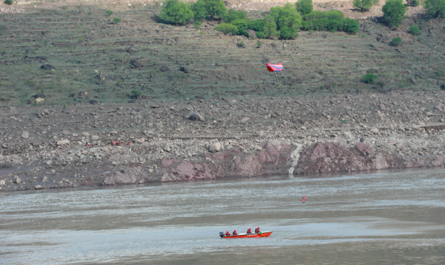 云南森林消防利用大載重?zé)o人機(jī)開展抗洪搶險(xiǎn)聯(lián)合演習(xí)(圖2) 云南森林消防利用大載重?zé)o人機(jī)開展抗洪搶險(xiǎn)聯(lián)合演習(xí)(圖2)