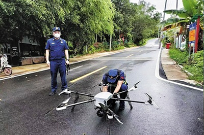 海南多地巧用無人機(jī)打贏疫情防控攻堅(jiān)戰(zhàn)(圖1) 海南多地巧用無人機(jī)打贏疫情防控攻堅(jiān)戰(zhàn)(圖1)