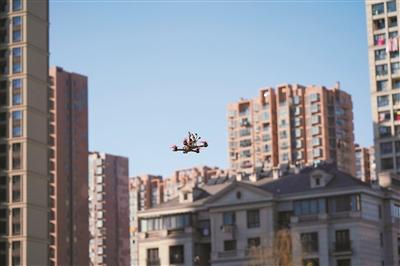 警用無(wú)人機(jī)時(shí)代已至,王牌“飛行員”圓夢(mèng)(圖2) 警用無(wú)人機(jī)時(shí)代已至,王牌“飛行員”圓夢(mèng)(圖2)