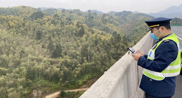 高速路管員巡邏用上千里眼無人機(jī),巡邏效率大大(圖1) 高速路管員巡邏用上千里眼無人機(jī),巡邏效率大大(圖1)
