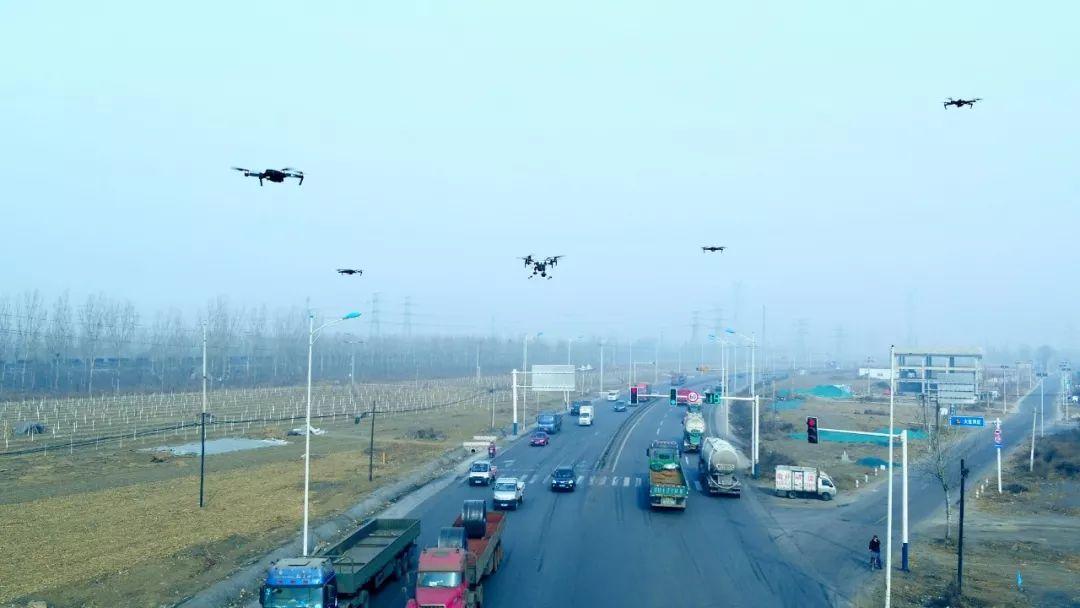 無(wú)人機(jī)應(yīng)用在交通管理中發(fā)揮哪些作用?(圖1) 無(wú)人機(jī)應(yīng)用在交通管理中發(fā)揮哪些作用?(圖1)