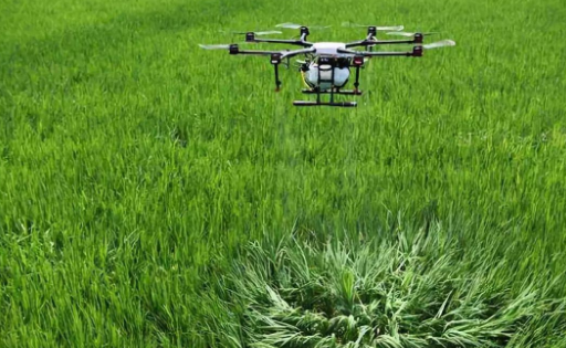 無人機(jī)可以應(yīng)用在哪些行業(yè)?(圖2) 植保無人機(jī)