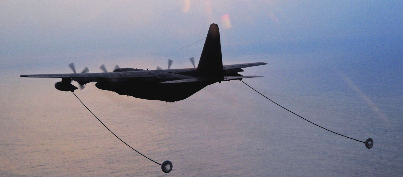 首次技術(shù)突破！美國實現(xiàn)無人機加油并再次投入使用(圖1)